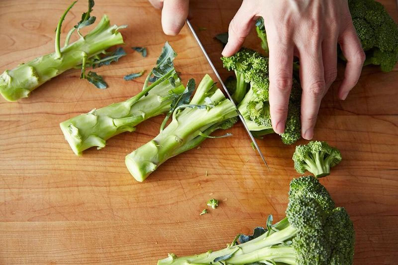 Prepare the broccoli stems for planting